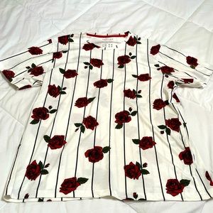 Beautiful floral print T shirt XL